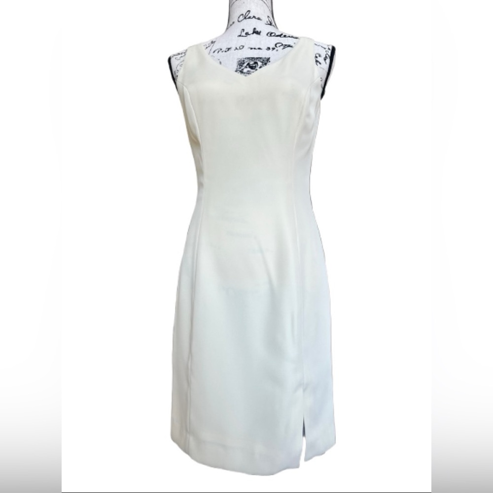 Hugo Buscati Collection.Elegant Cream Sleeveless Dress